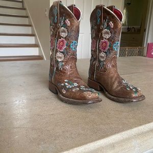 Macie Bean honey bunch toddler size 9- gently worn